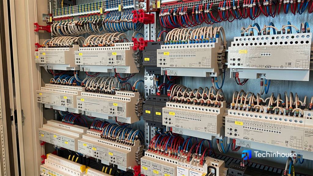 Techinhouse_Sad_02.jpg Techinhouse_Sad_02.jpg