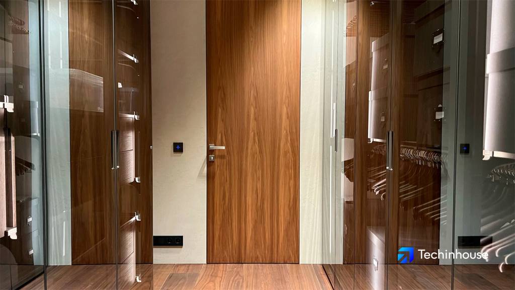 Techinhouse_Sad_04.jpg Techinhouse_Sad_04.jpg